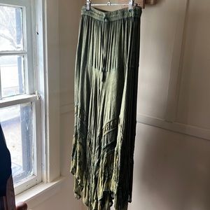 Beautiful size medium long elegant legs stretchy green skirt with ornate details